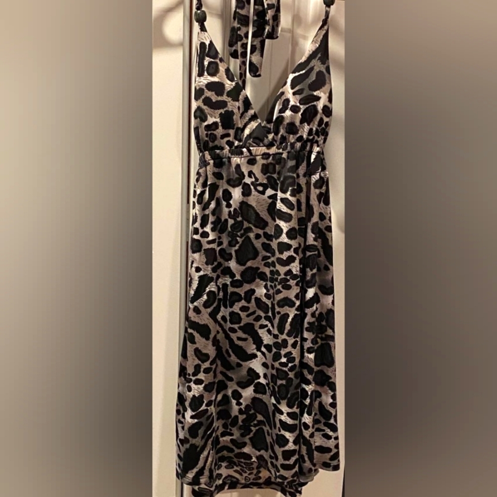 This Grey cheetah print thigh length dress